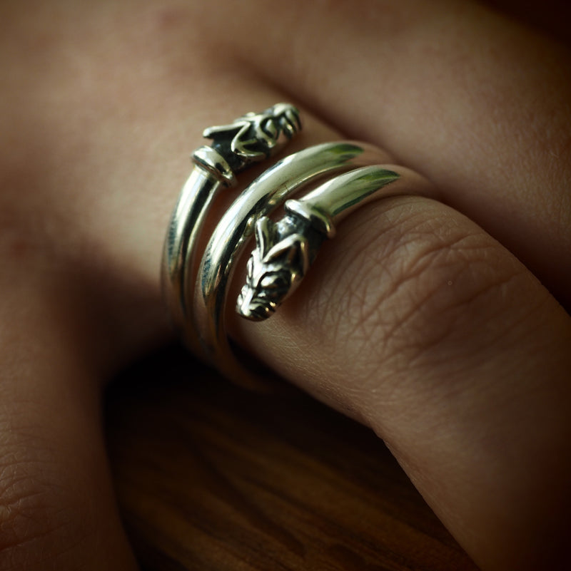 Spiral Double Head Wolf Ring