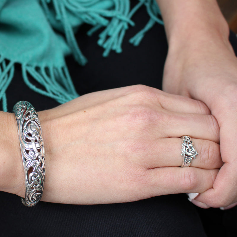 Diamond online wolf ring